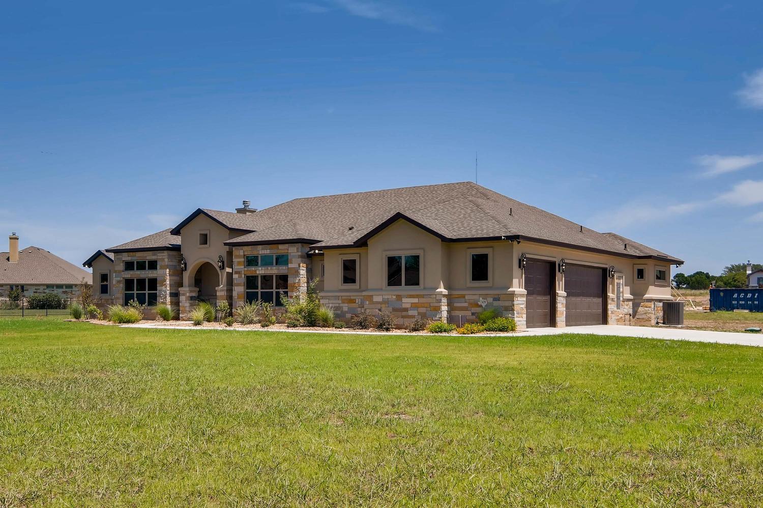 Garrett Signature Homes,78611