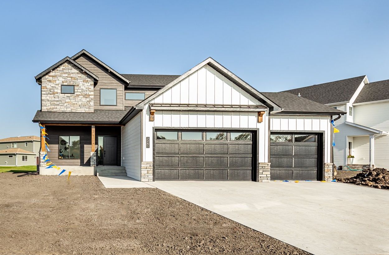 Hawthorne Custom Homes,58104