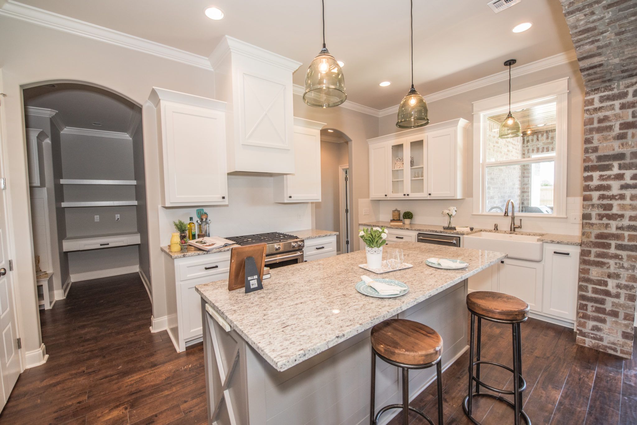 AM Design & Construction Group,70506