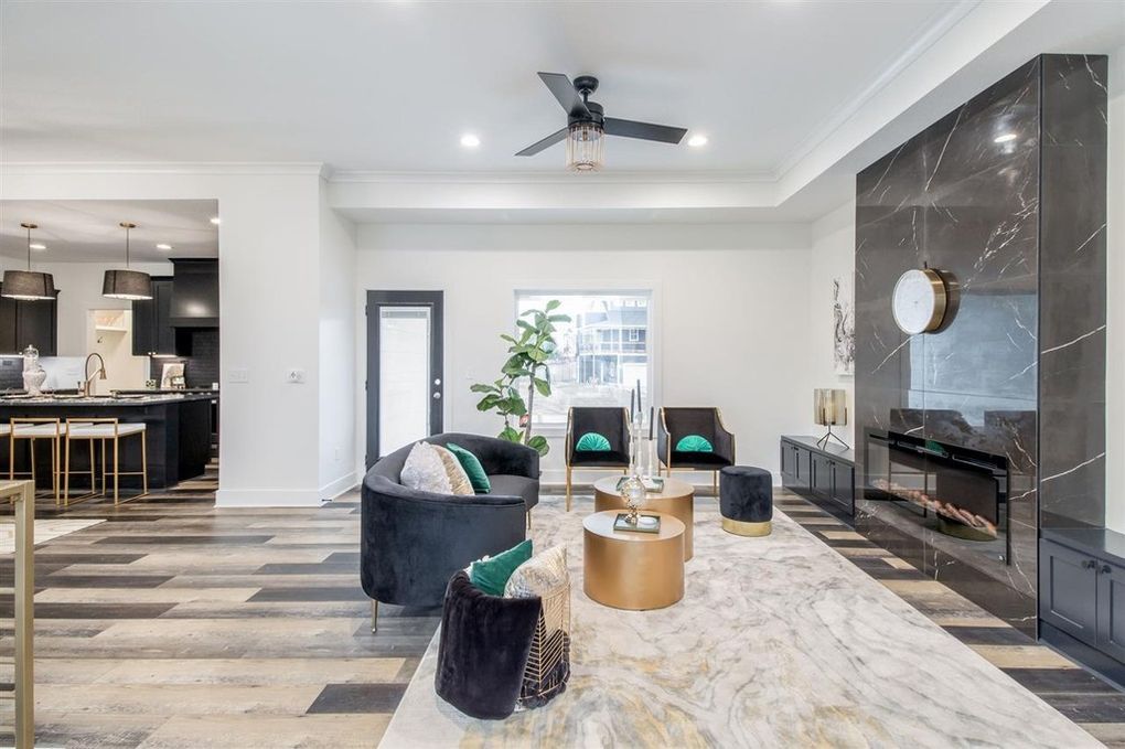 Artistic Builders,67216