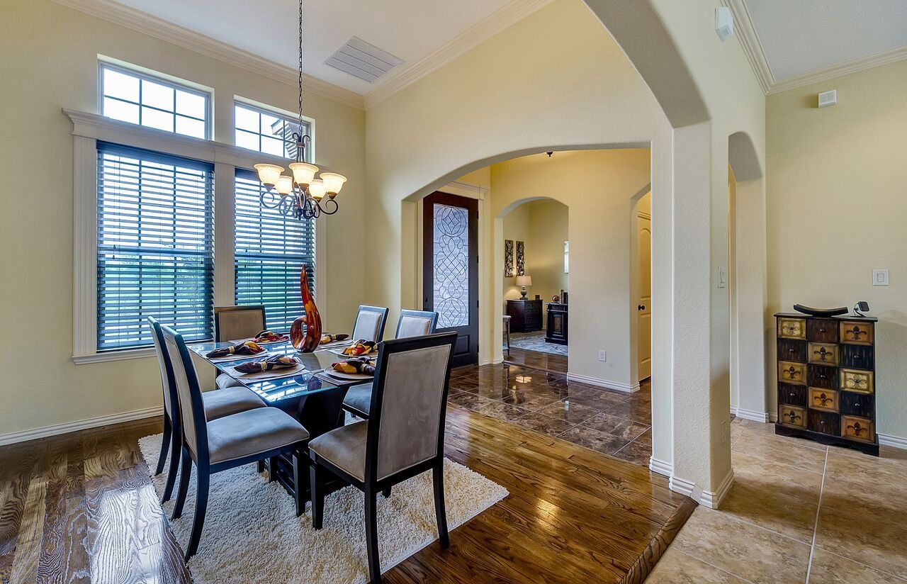 B&J Custom homes,75104