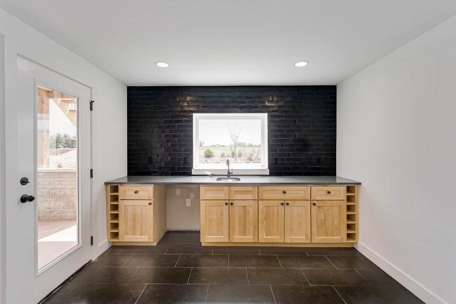 3122 N Judith,67205