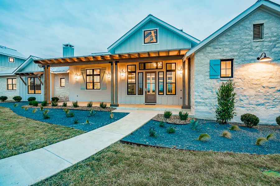 Agave Custom Homes,78669