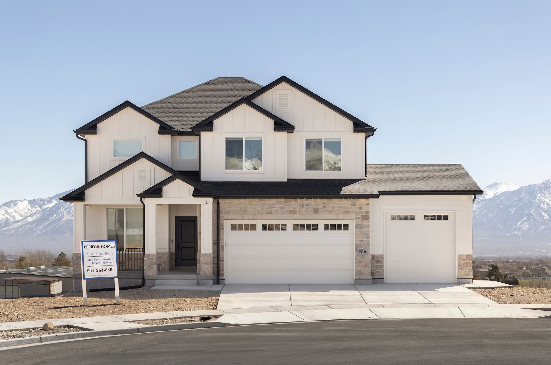 Bingham Heights,84081