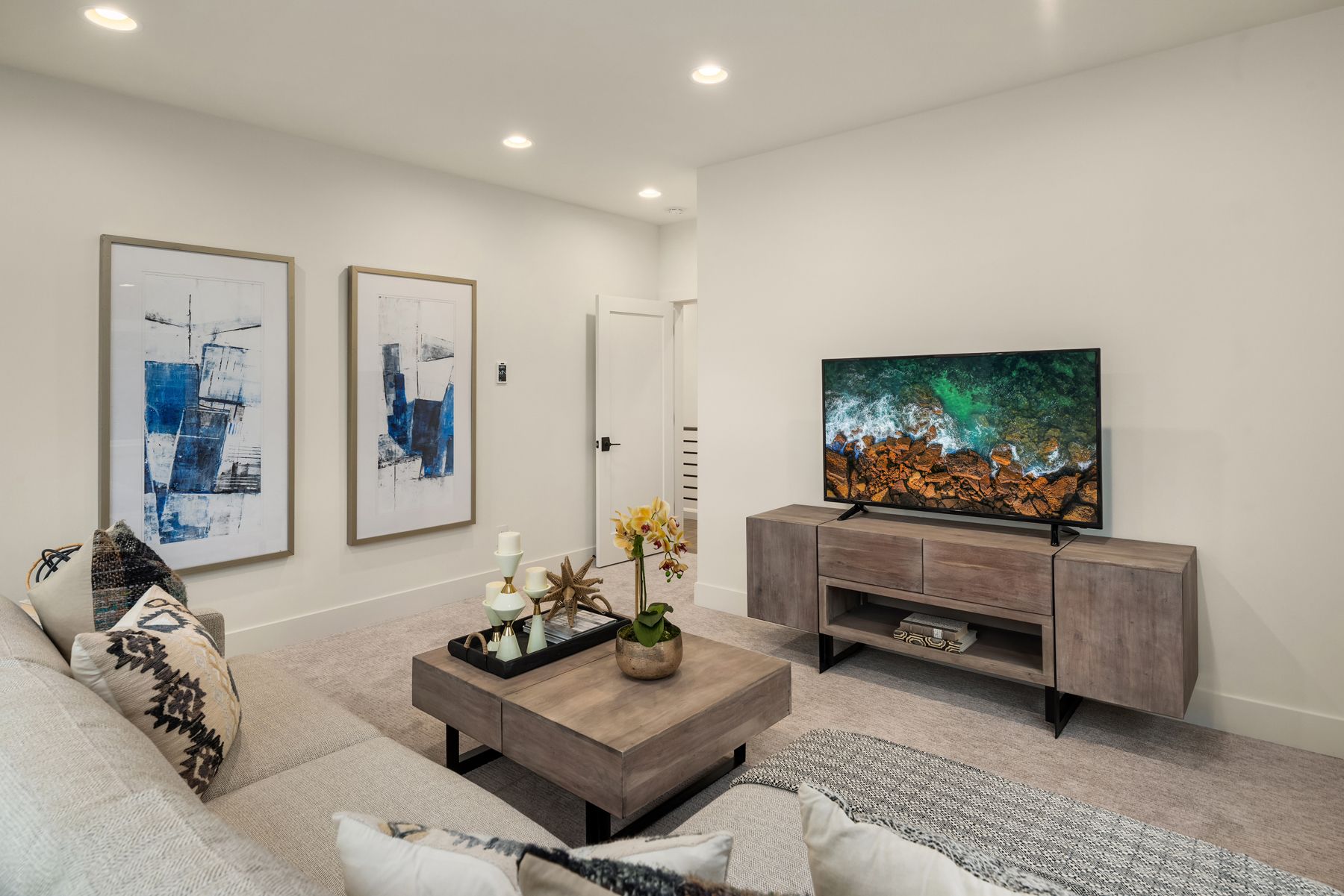 MN Custom Homes,98004