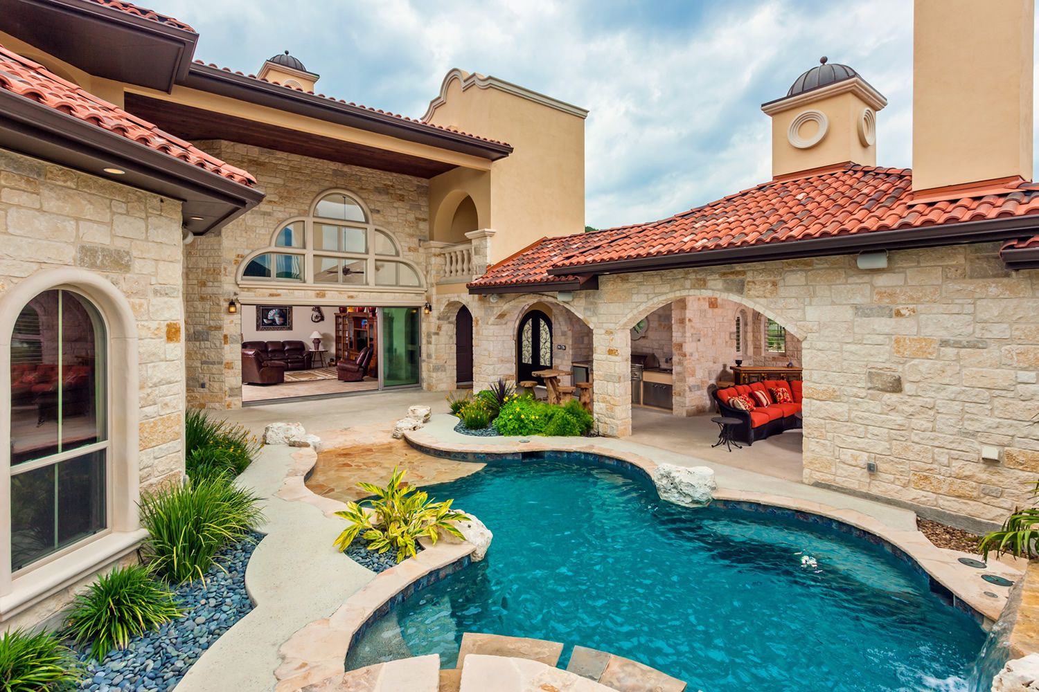 Dale Sauer Homes,78258