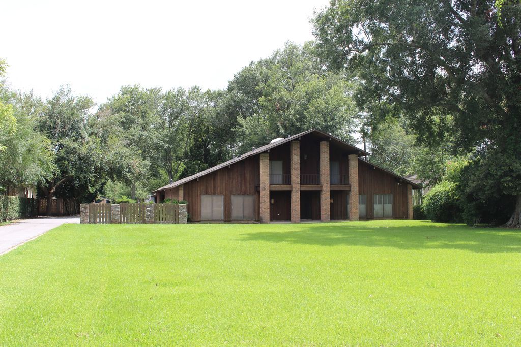 Chris Ledet Homes,70301