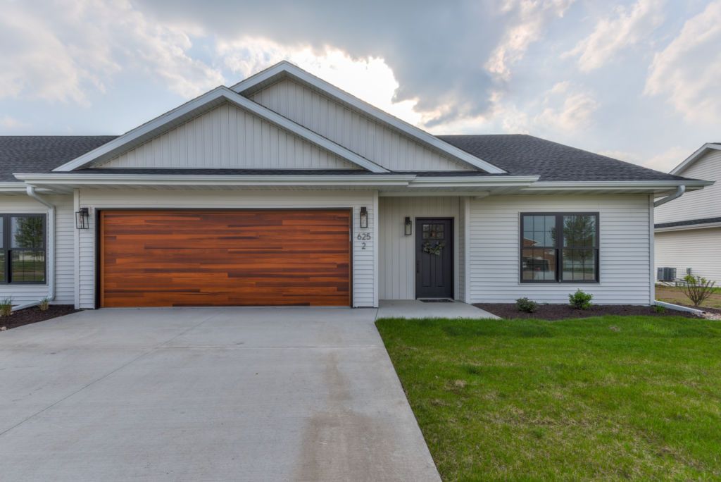 Midwest Home Builder,52655