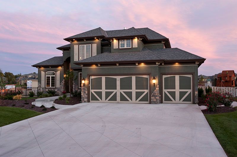 Legacy Custom Homes,64082