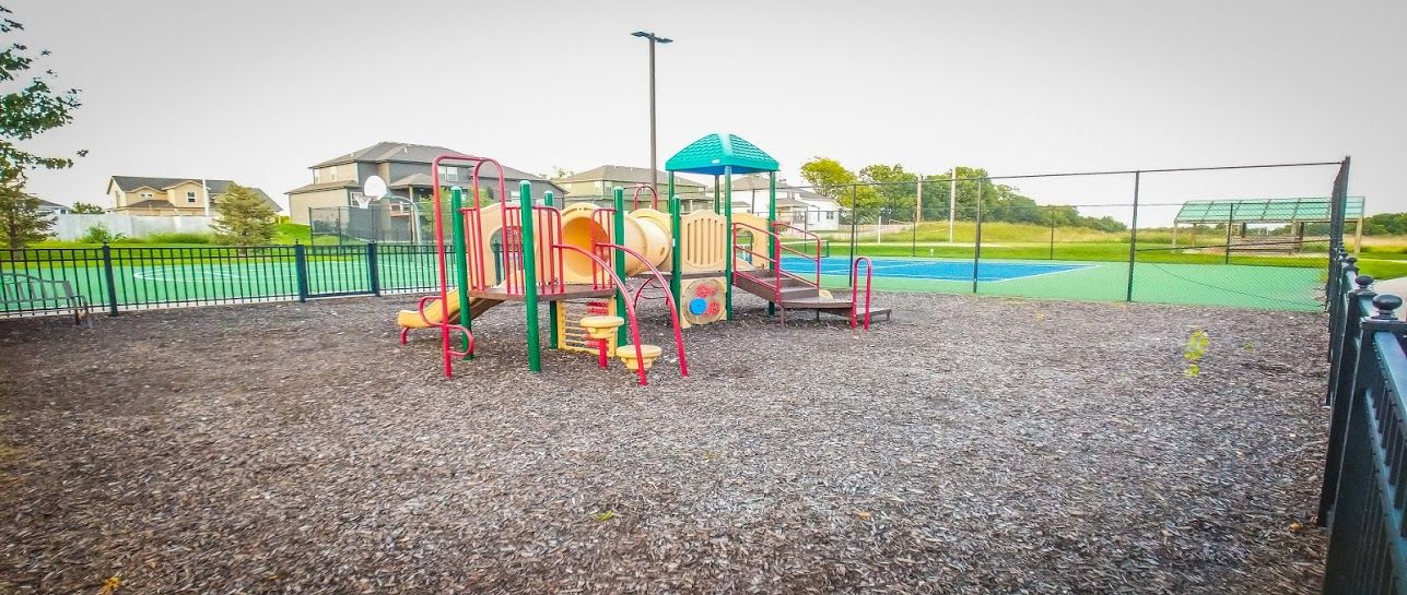 The Valley At Pine Grove,64156