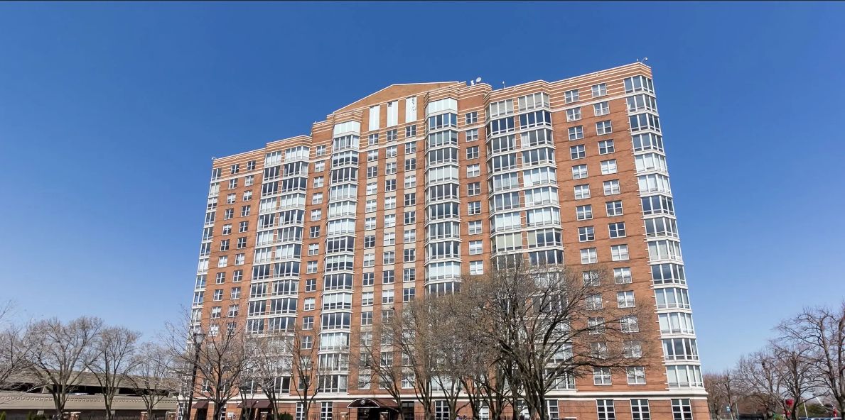 Live Harbortown,48207