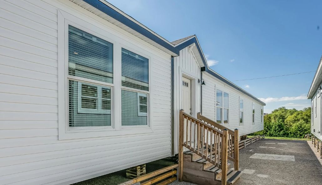 Lonnie"s Homes,68661