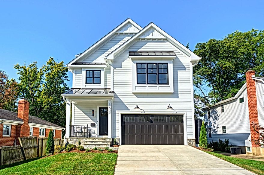 M-R Custom Homes,22201