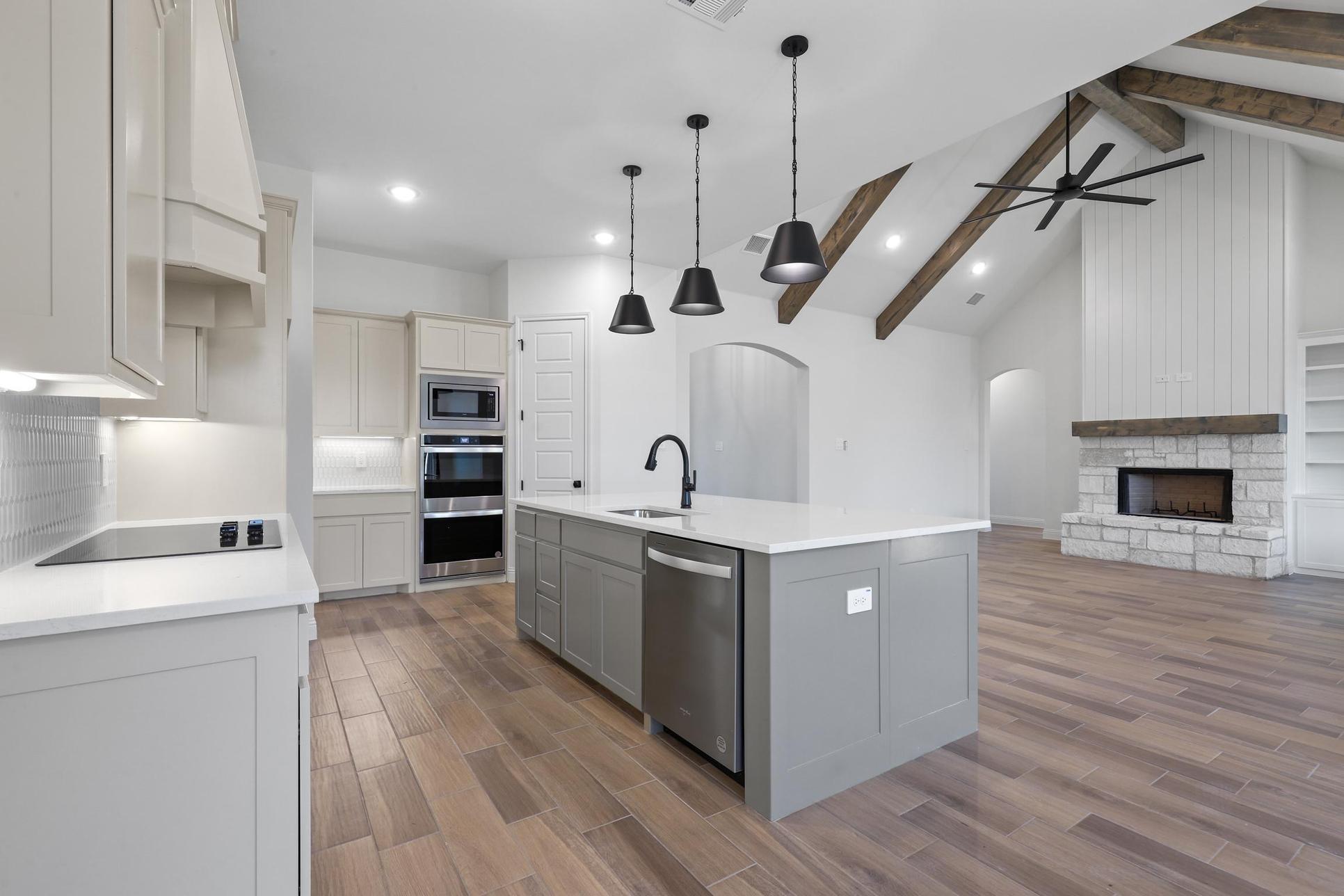 SaddleCrest Estates,76087