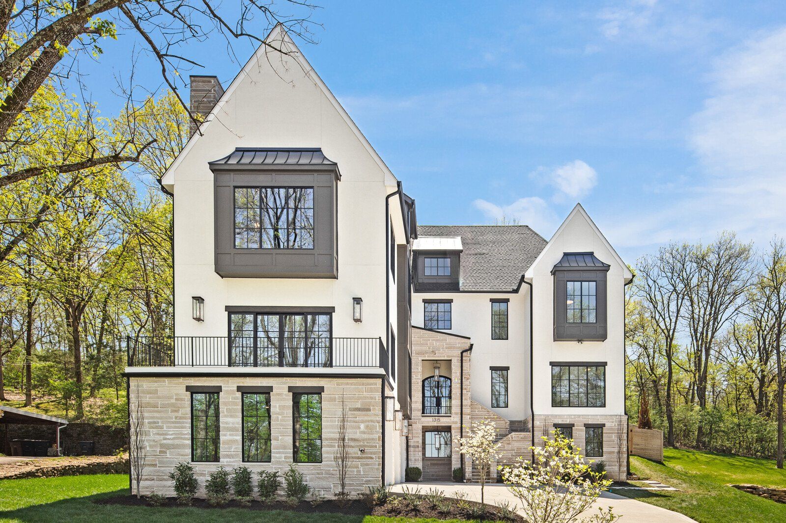 White Pines Building Group,37211