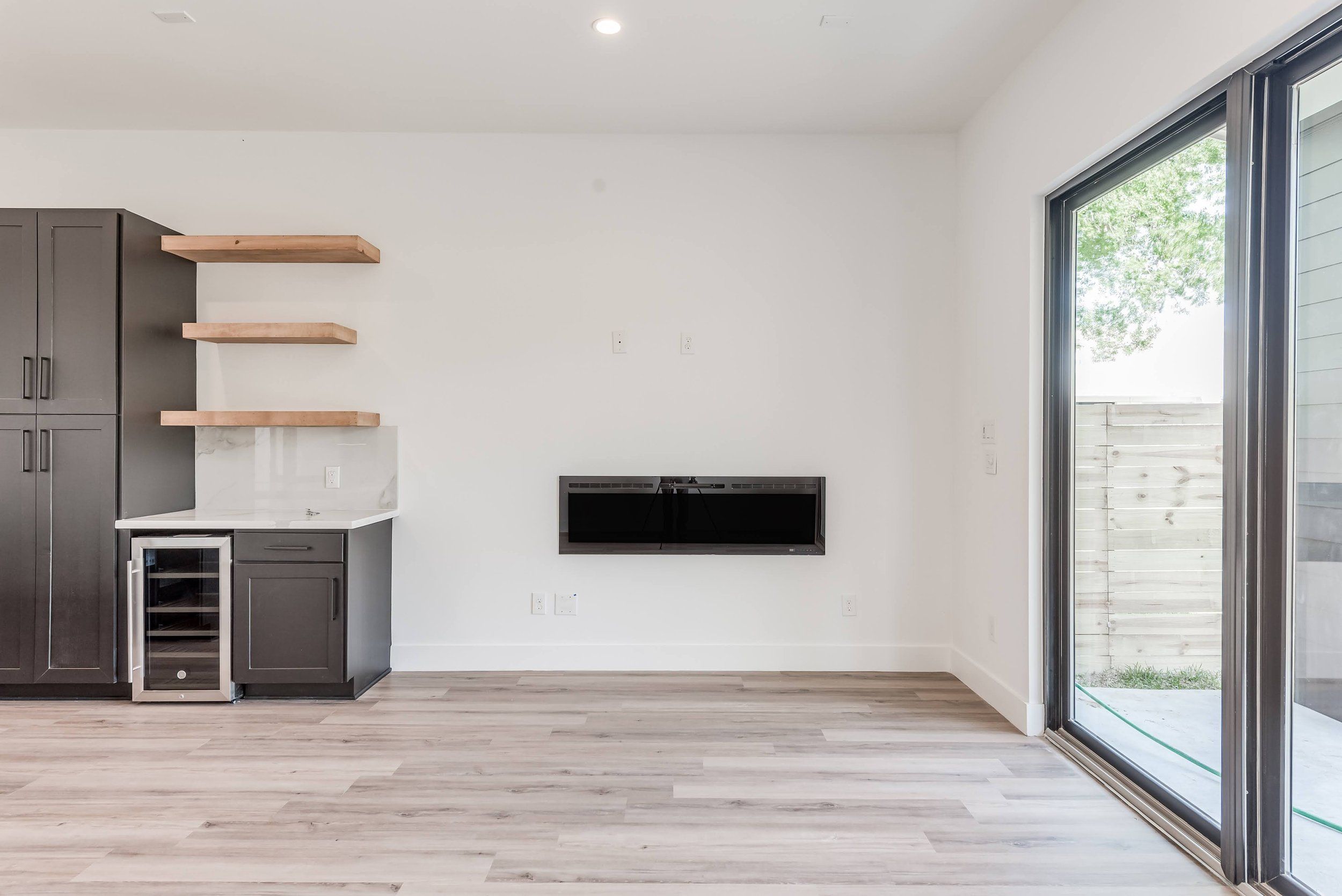 Modern Farmhouses,77018