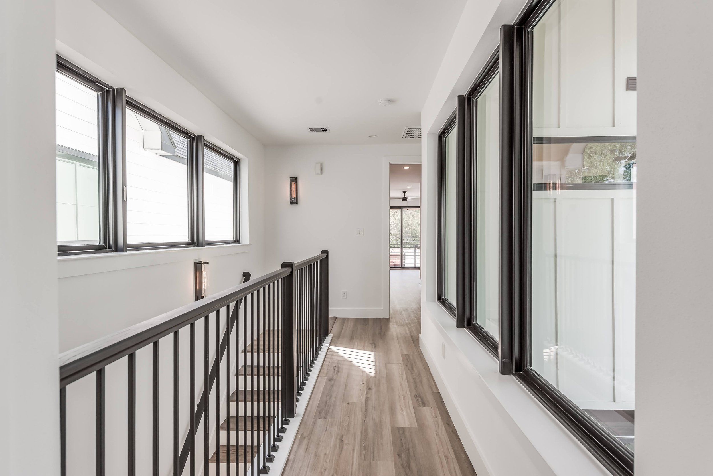 Modern Farmhouses,77018