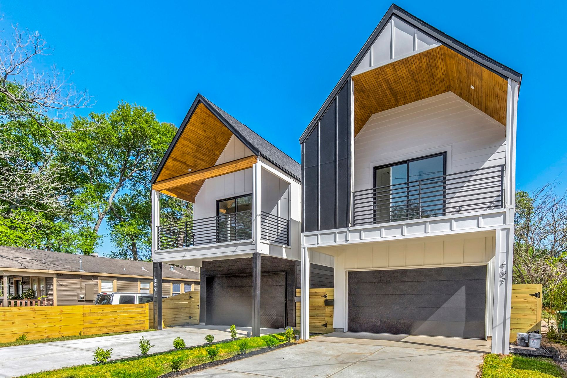 Modern Farmhouses,77018