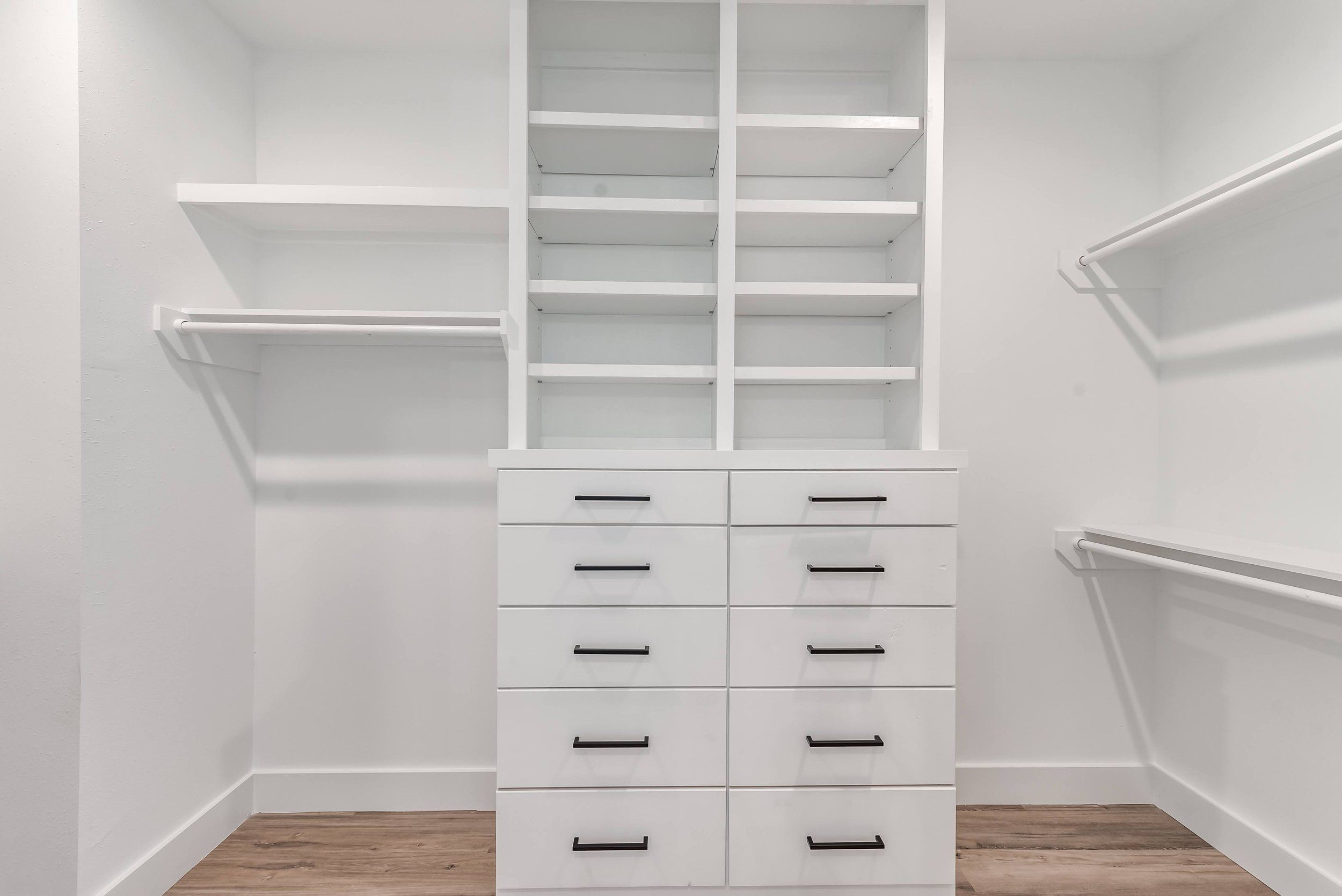 Modern Farmhouses,77018