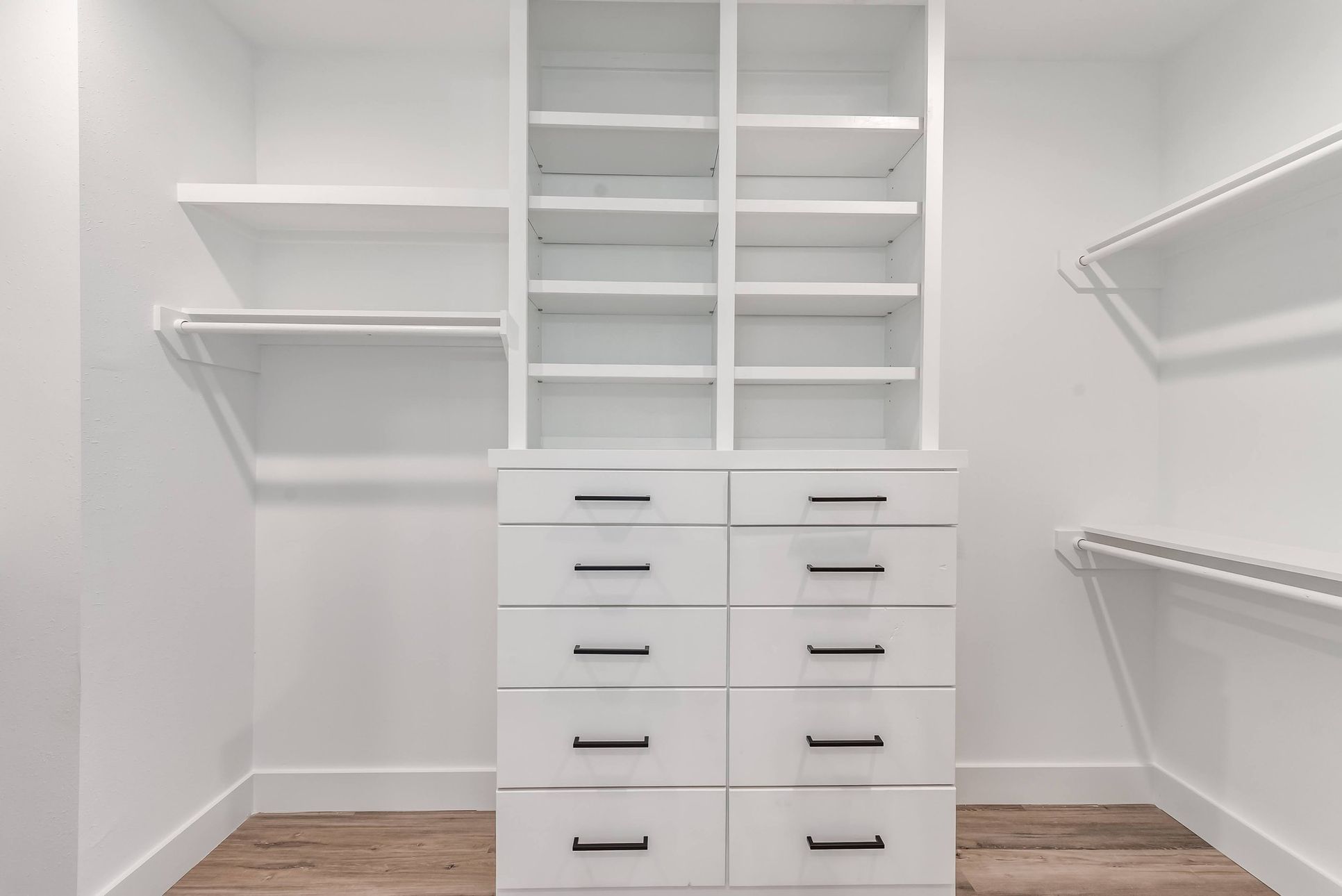 Modern Farmhouses,77018