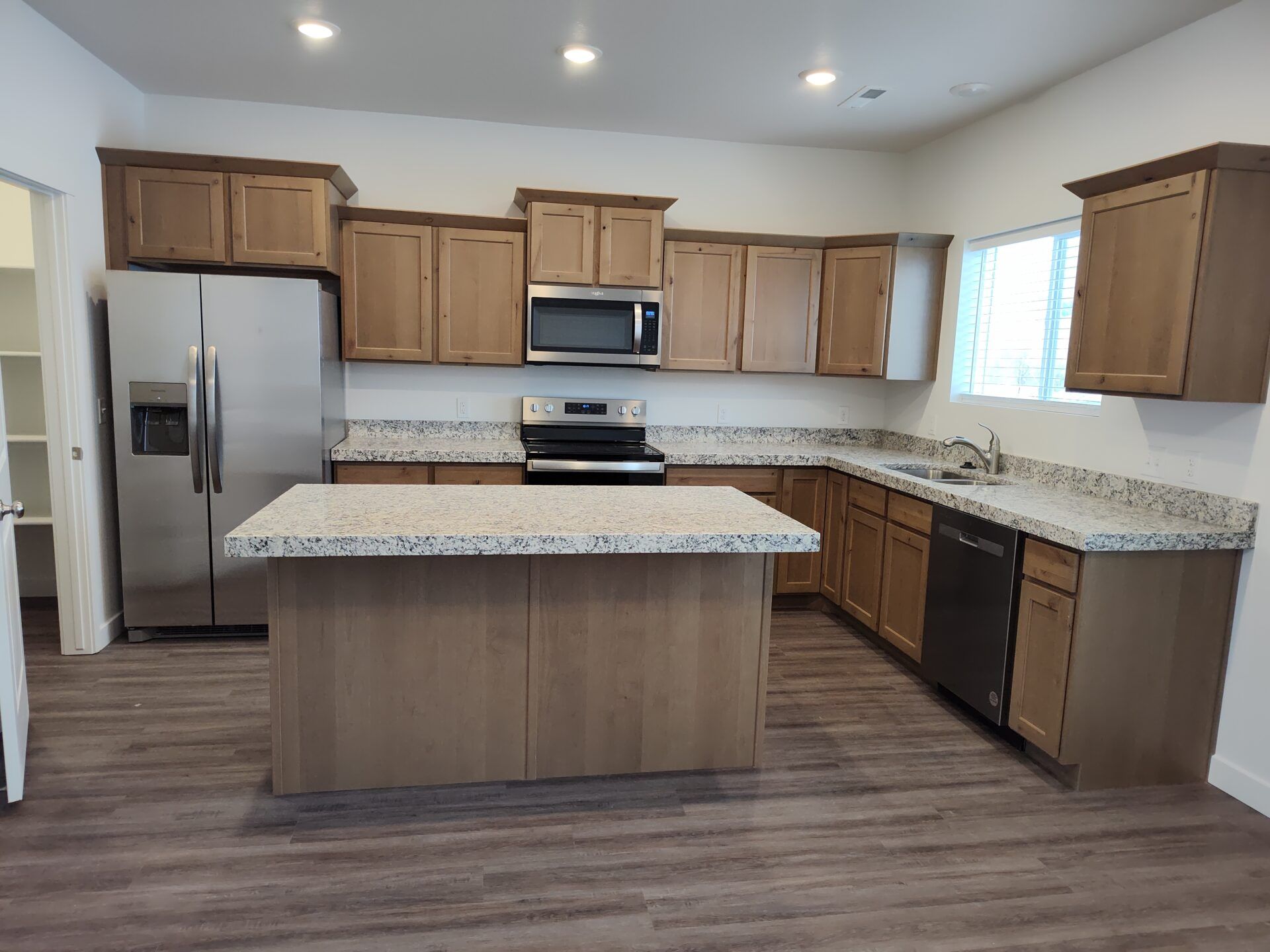 Sunset Estates/Villas,84074