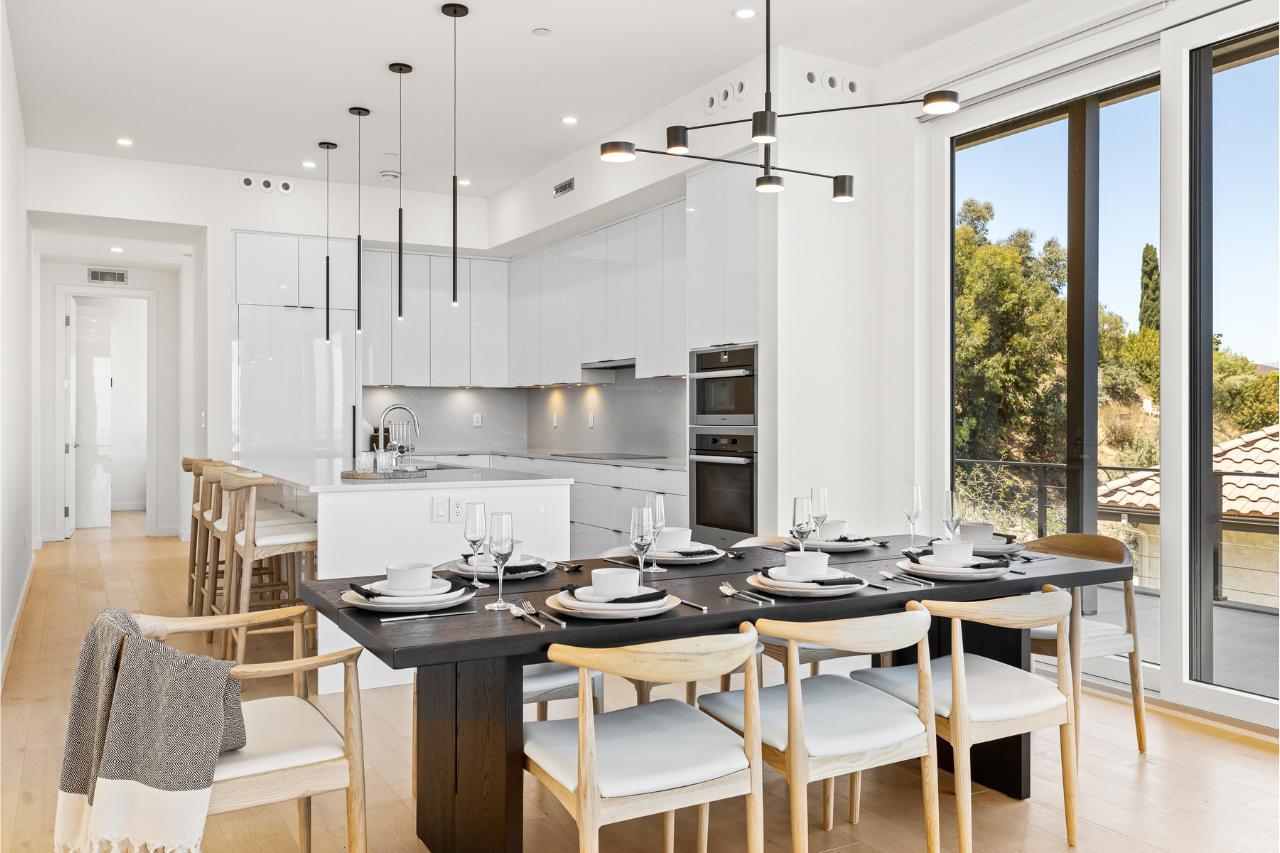 Dvele Homes,92037