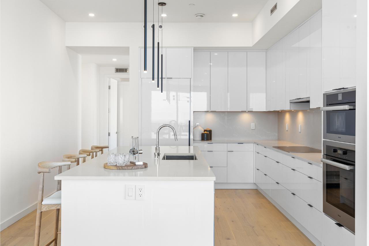 Dvele Homes,92037