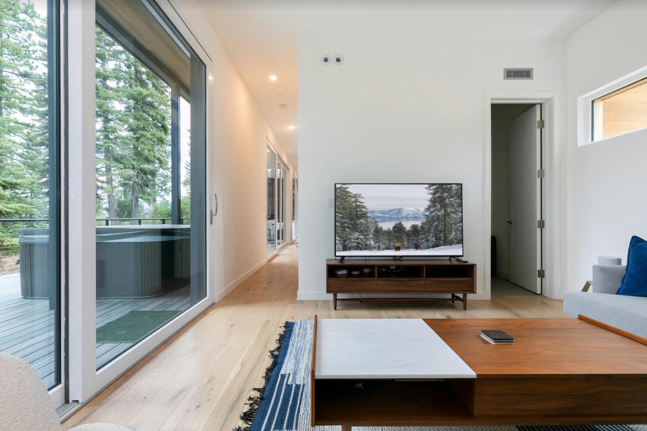 Dvele Homes,92037