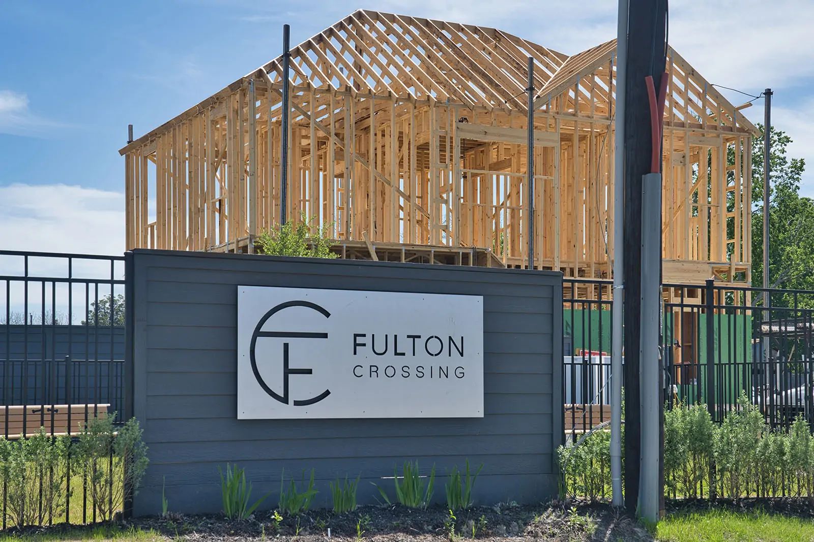 Fulton Crossing,77076