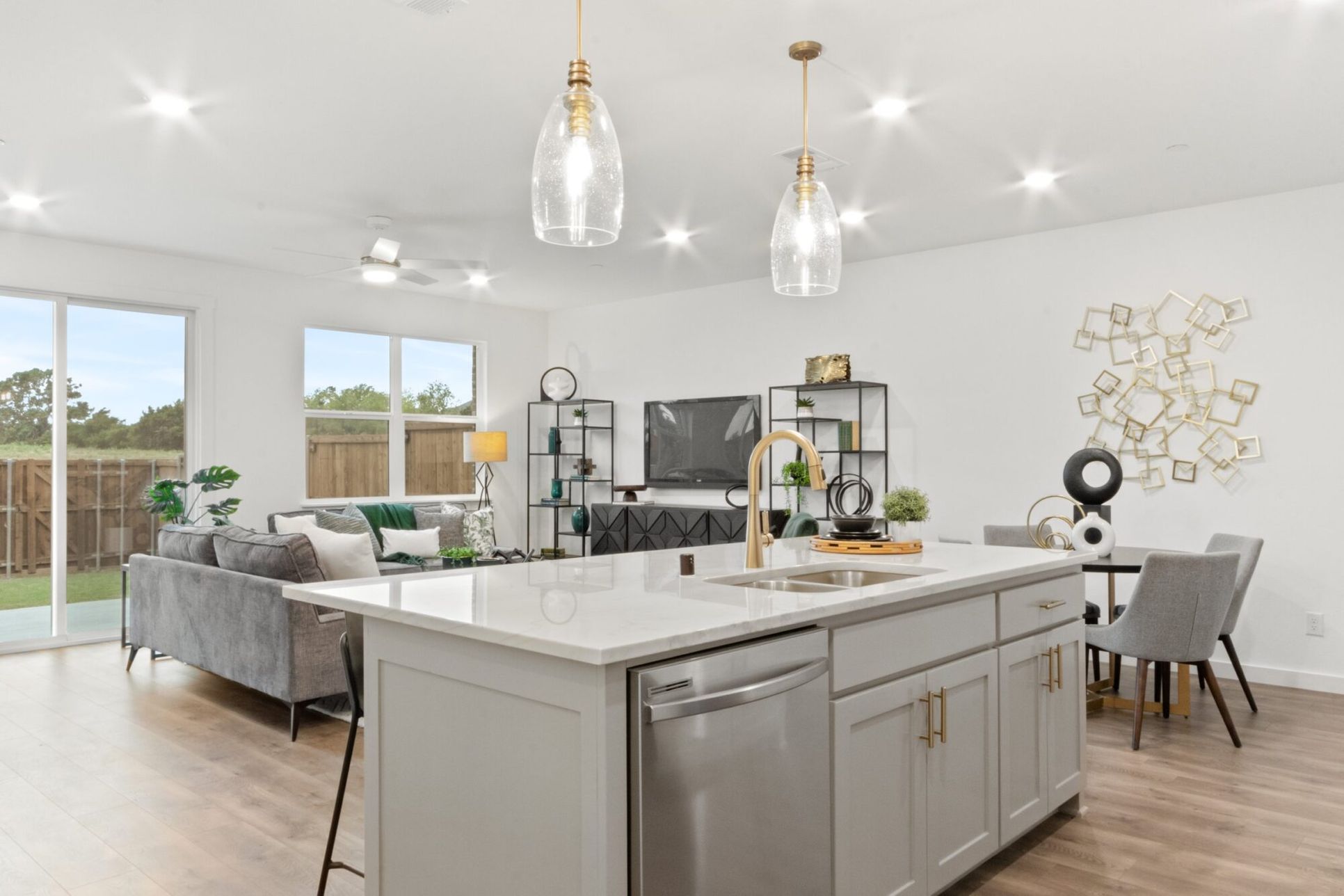 Woodbridge Townhomes,75098