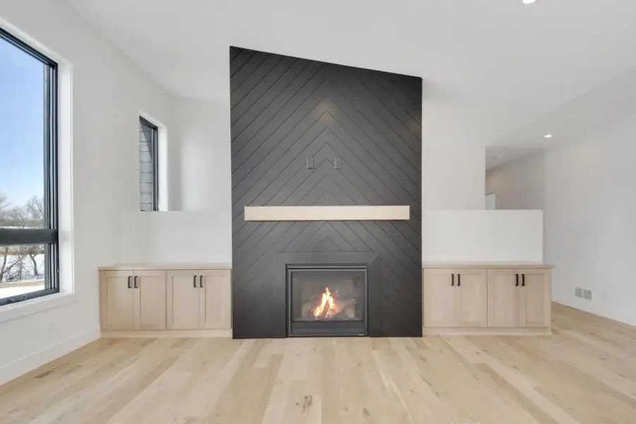 Dingman Custom Homes,55373