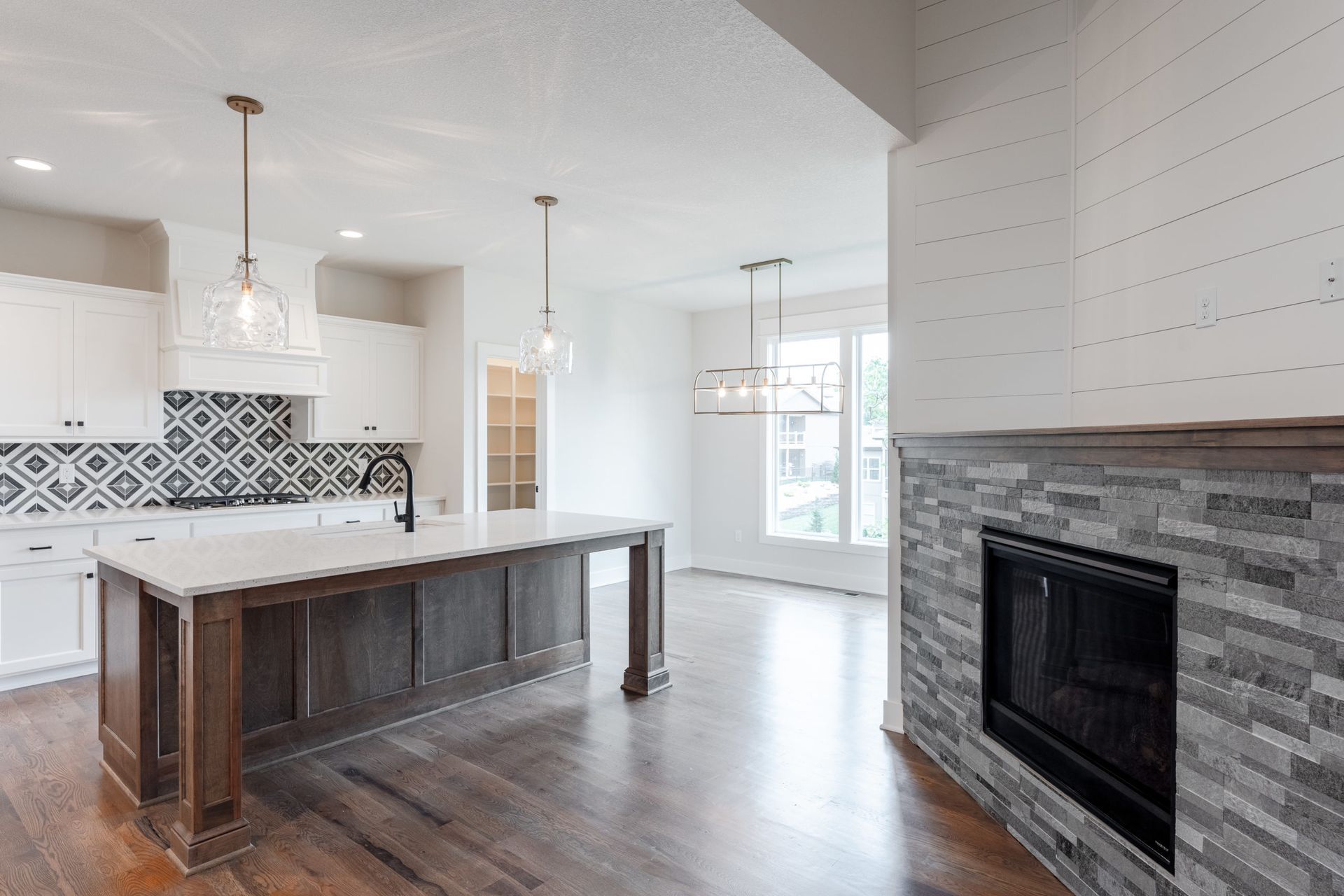 Northland Management & Construction,64152