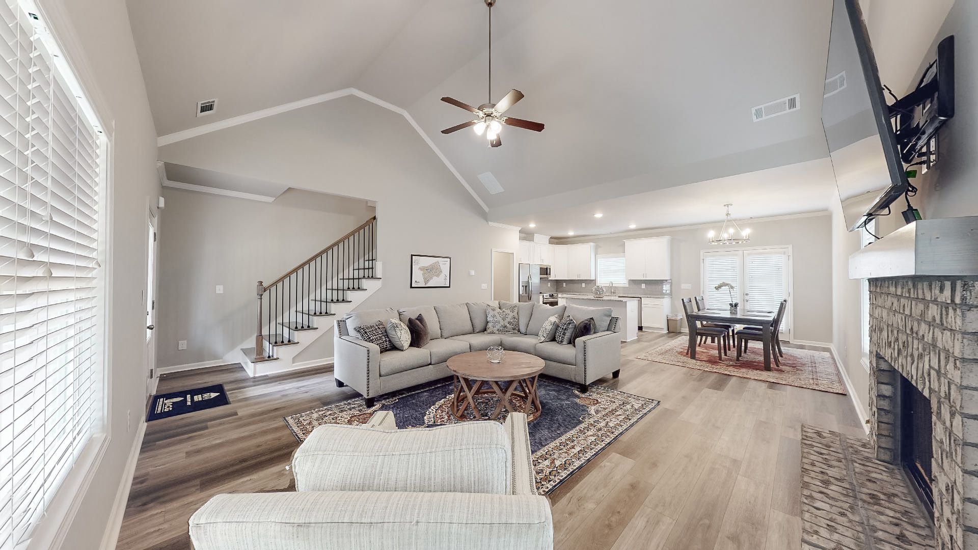 Ellington Farm,30666