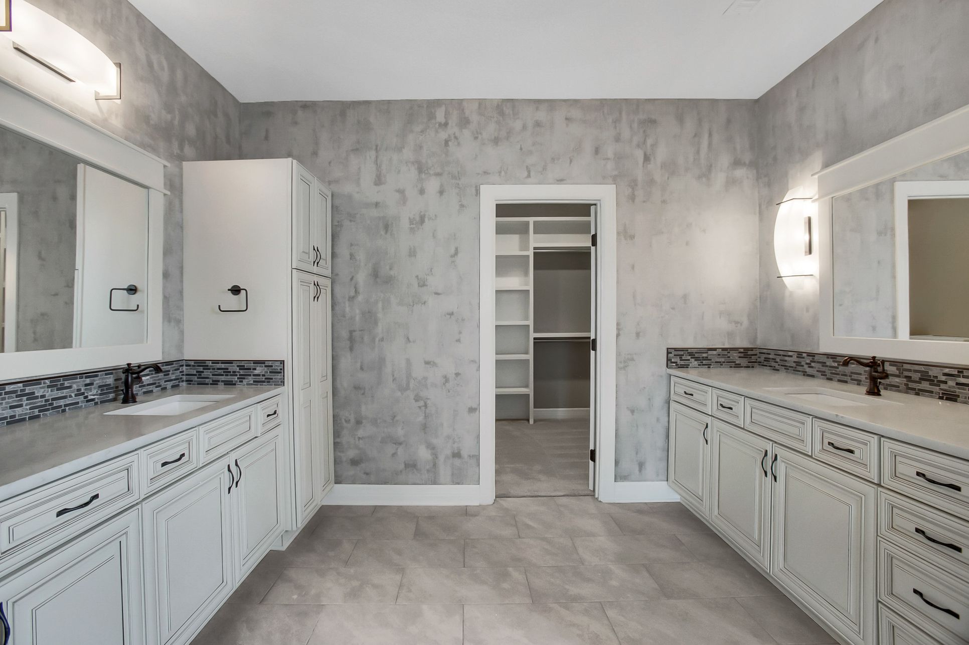 RJ Castle Homes,67205