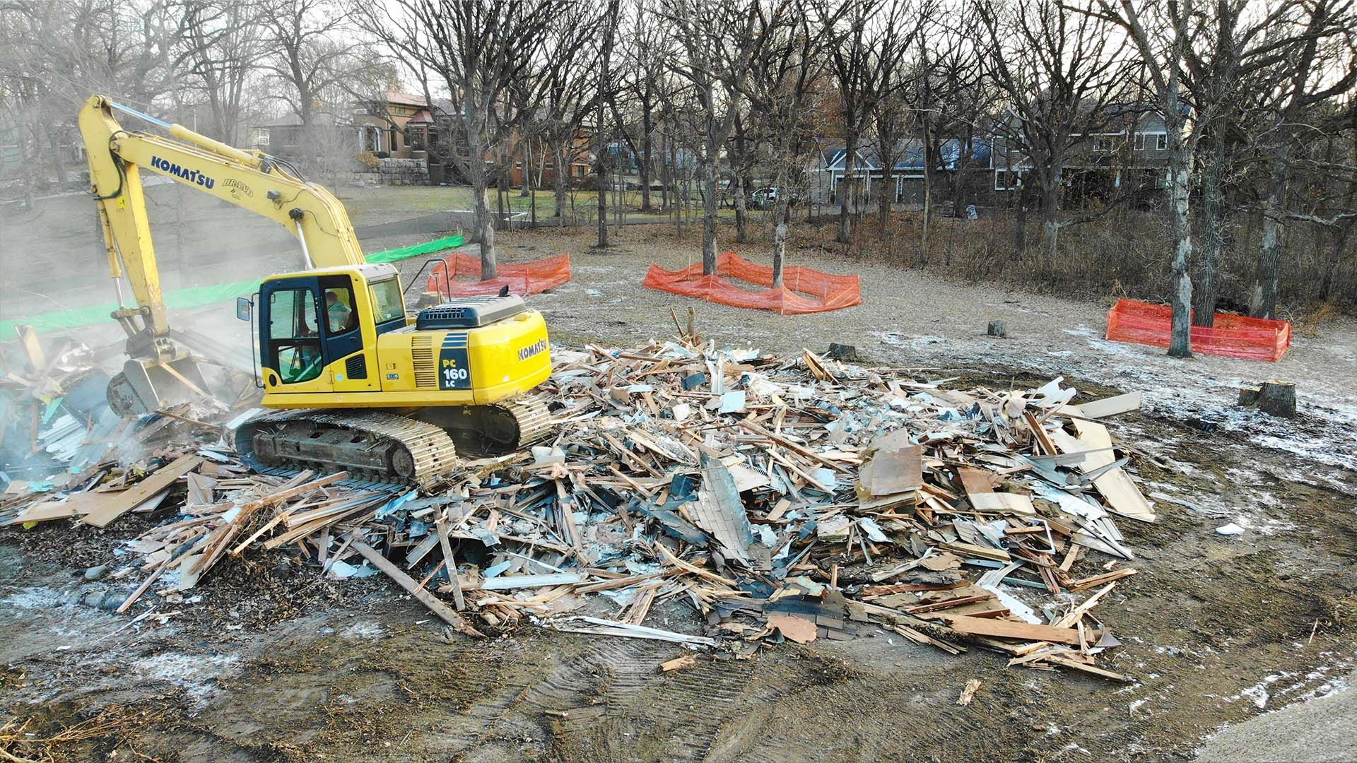 Home Tear Downs,55104