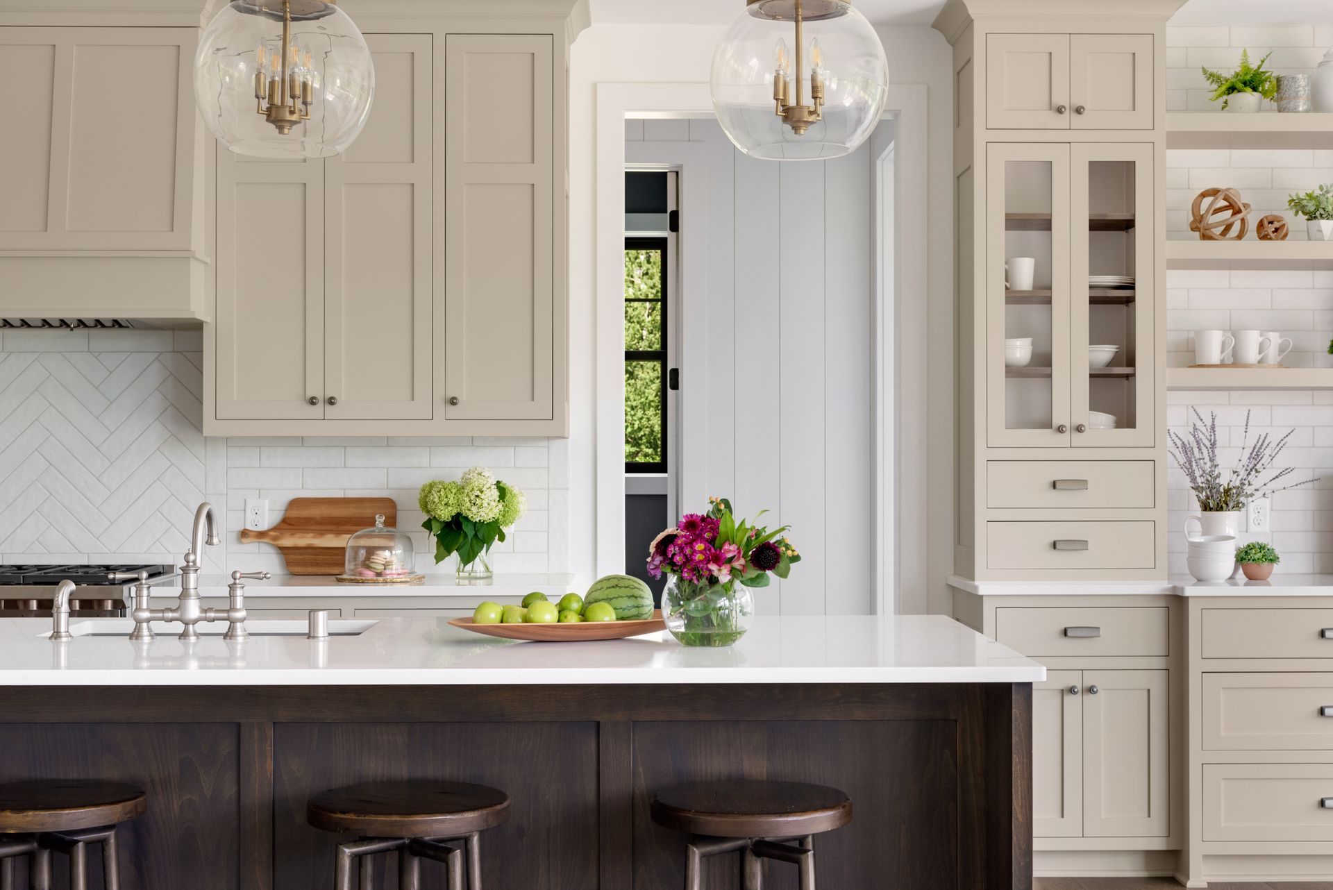 Home Tear Downs,55104