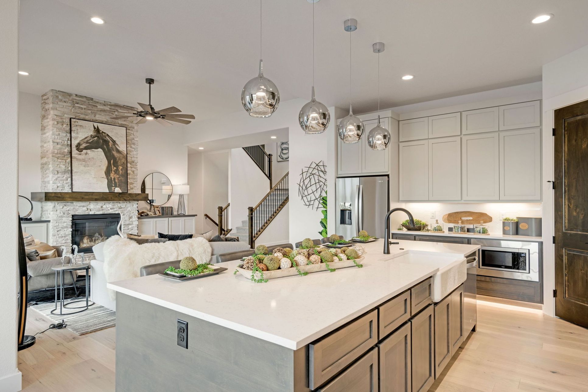 The Aurora Highlands,80019