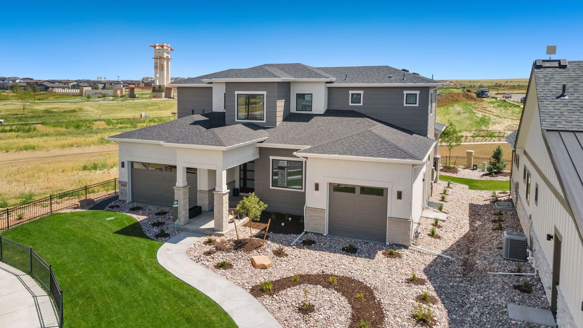 The Aurora Highlands,80019