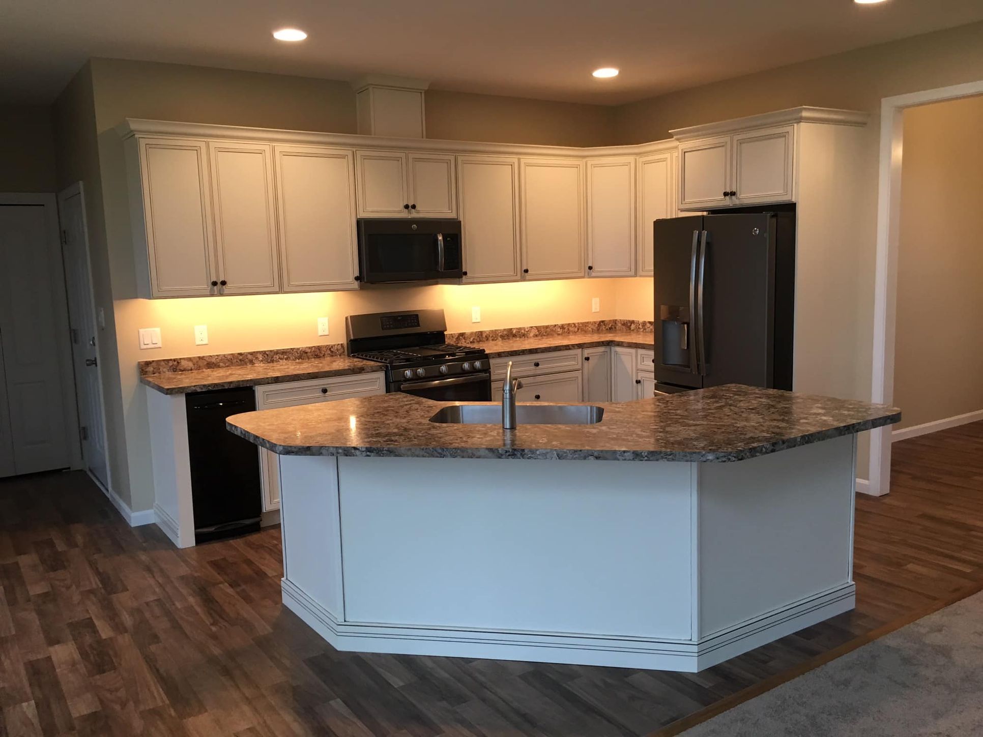 Hunter Creek Homes,19950