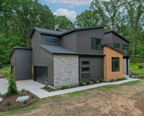 Bruyn Homes,49525