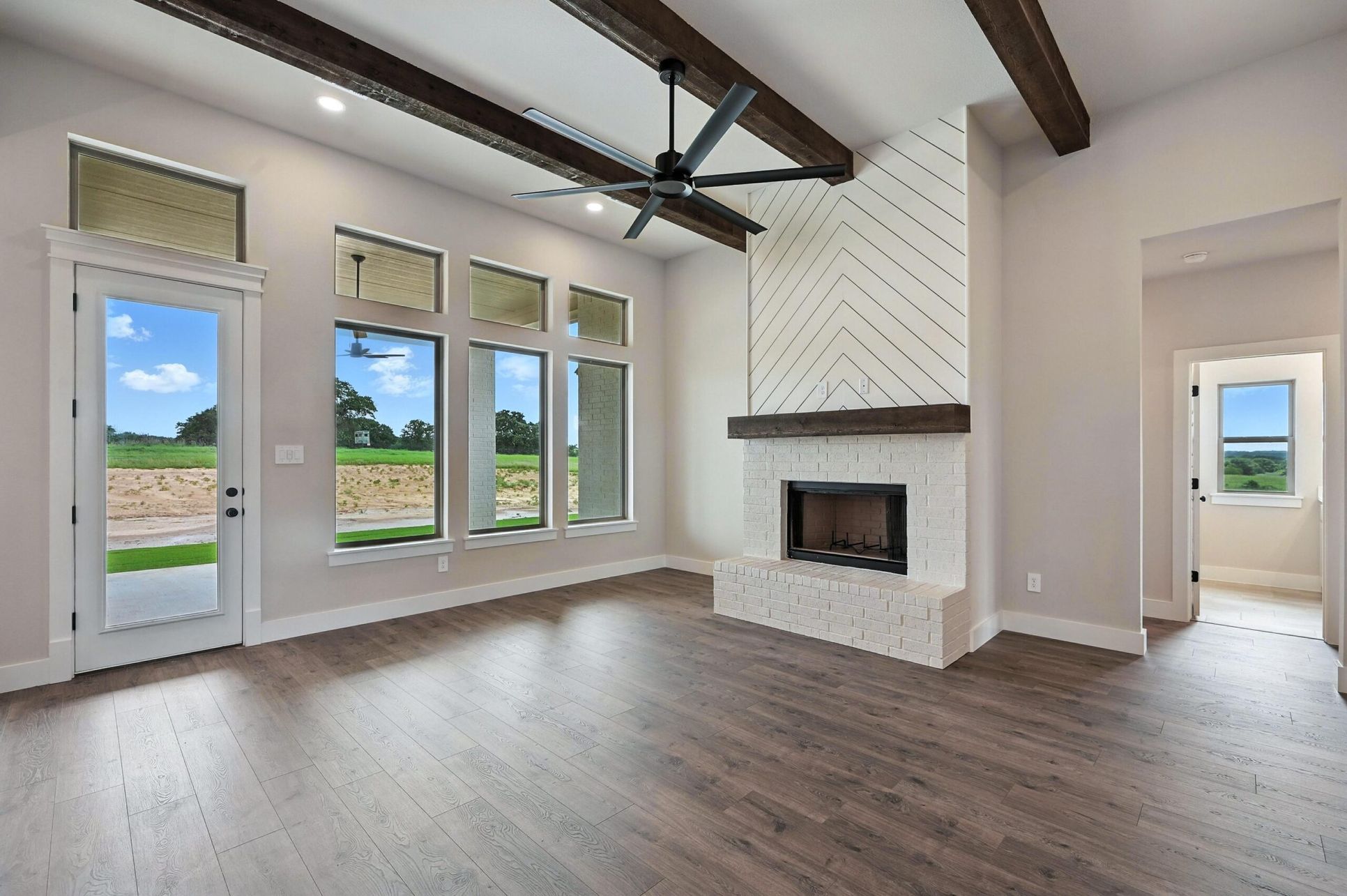 Escondido Ranch,76487