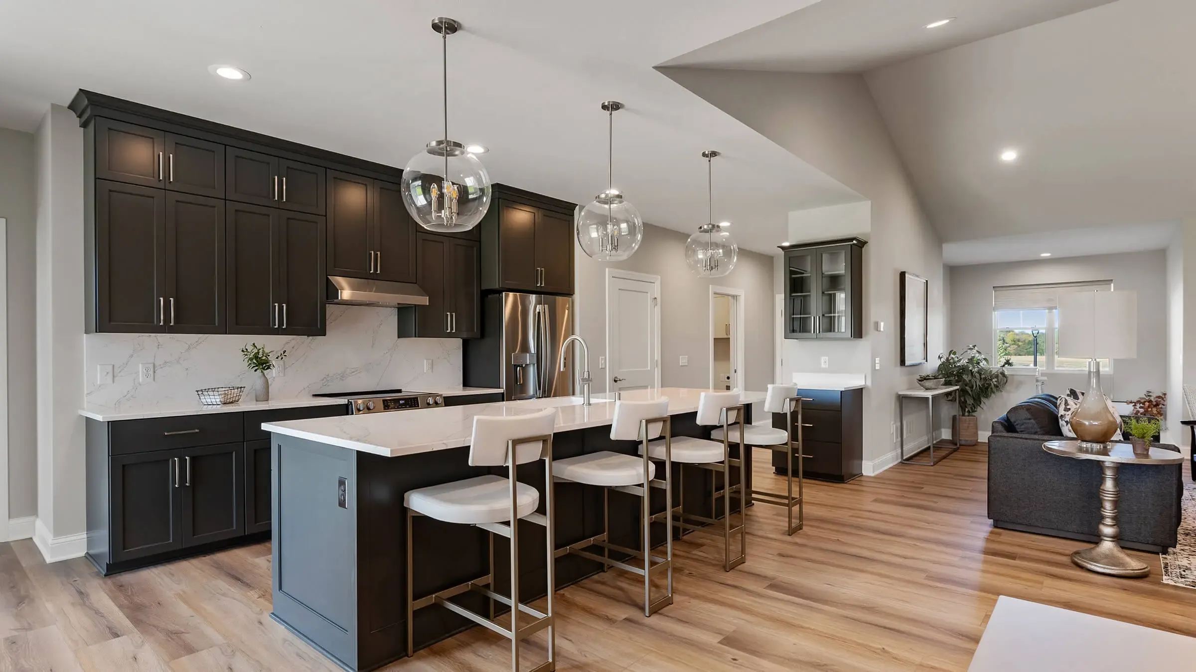 The Grove IN River Hills,53089