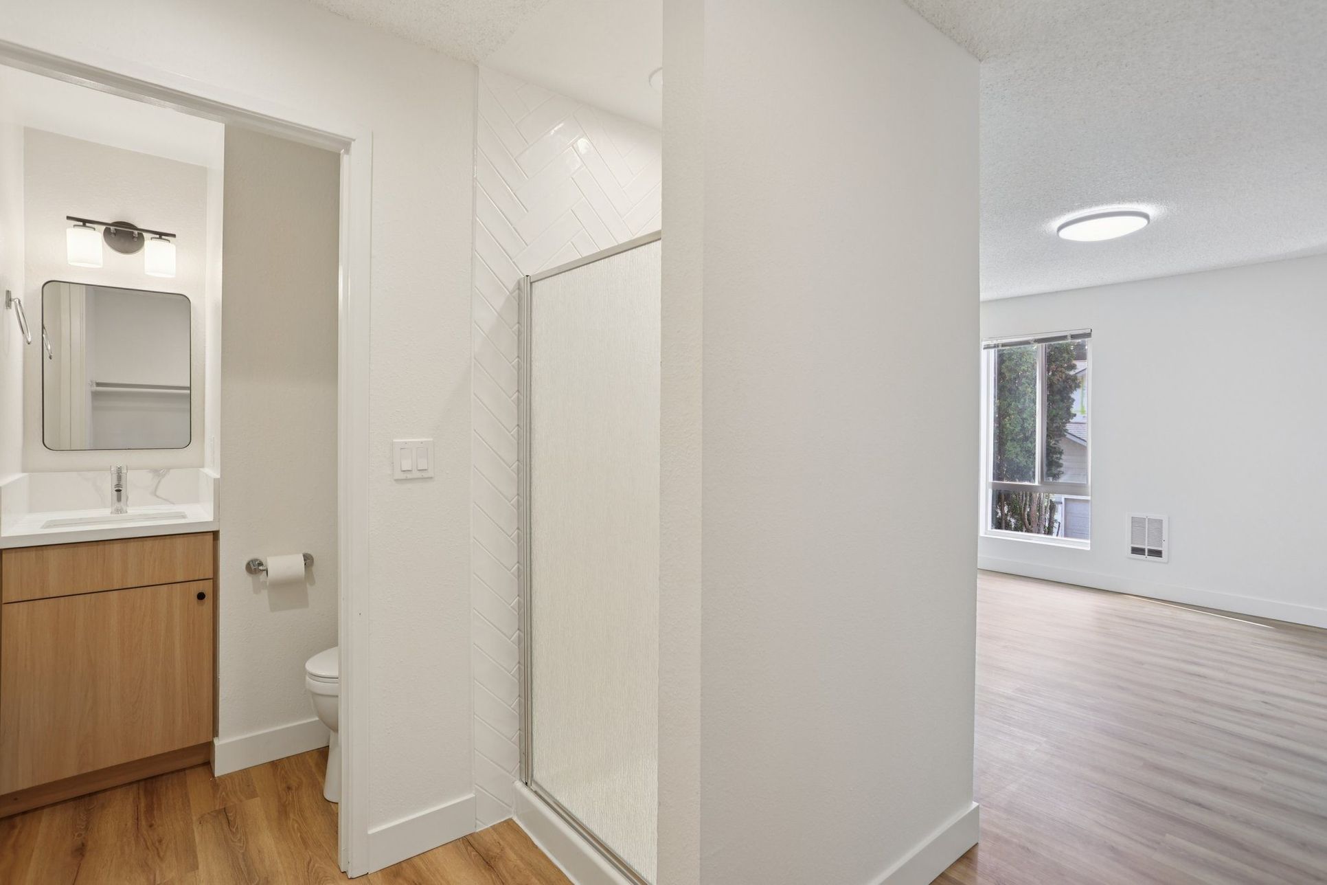 Olympic West Apartments Sealevel Properties,98134