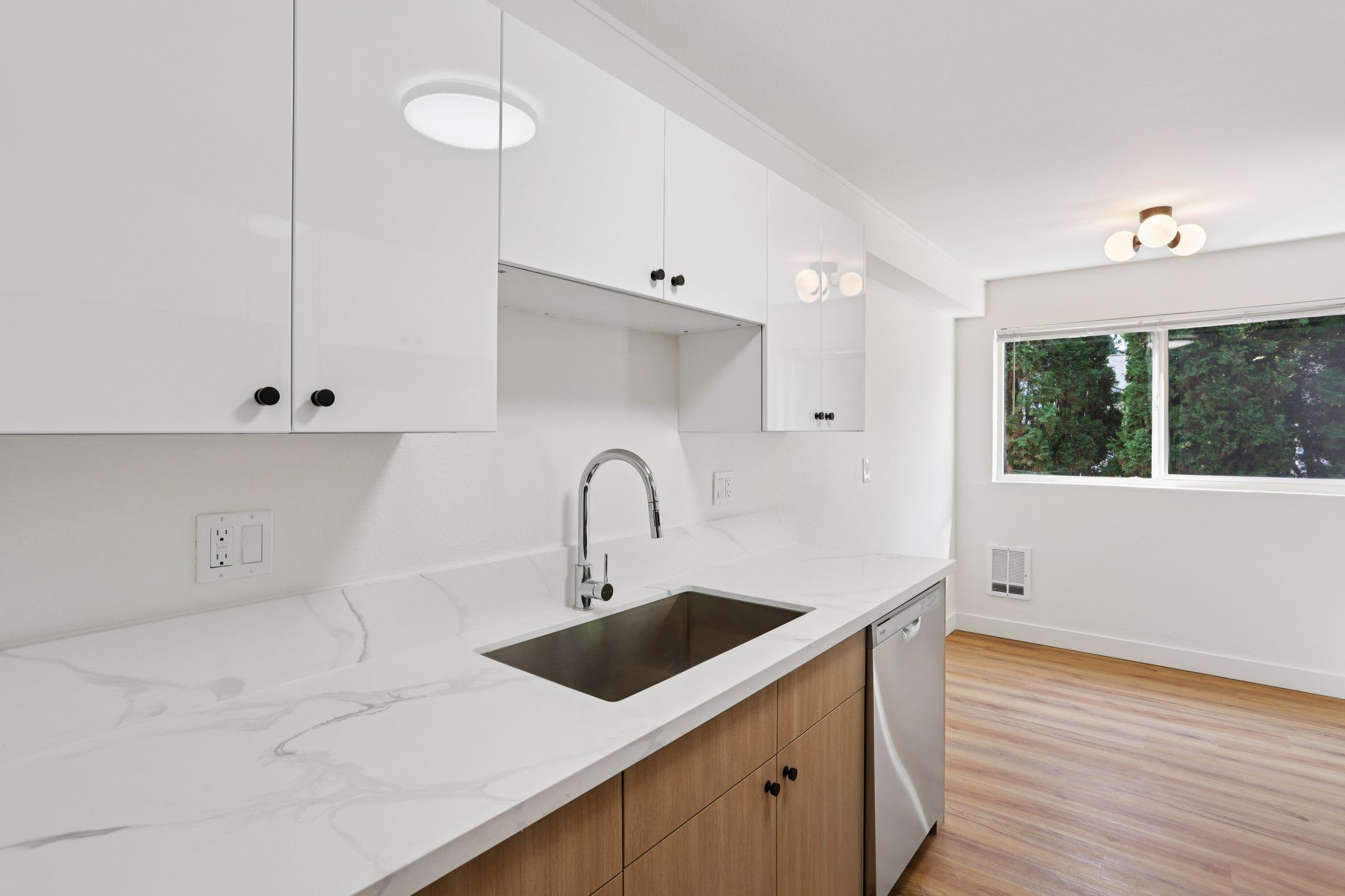 Olympic West Apartments Sealevel Properties,98134