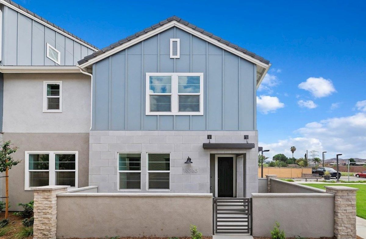 Exterior:Azalea X Farmhouse 1BX