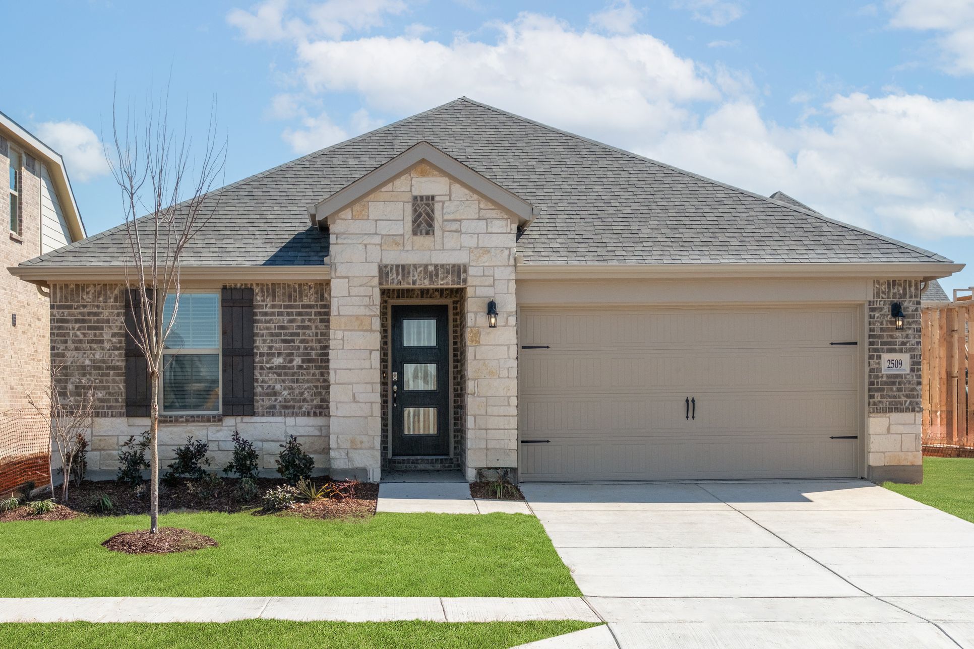 Exterior:Sierra Traditional B Exterior