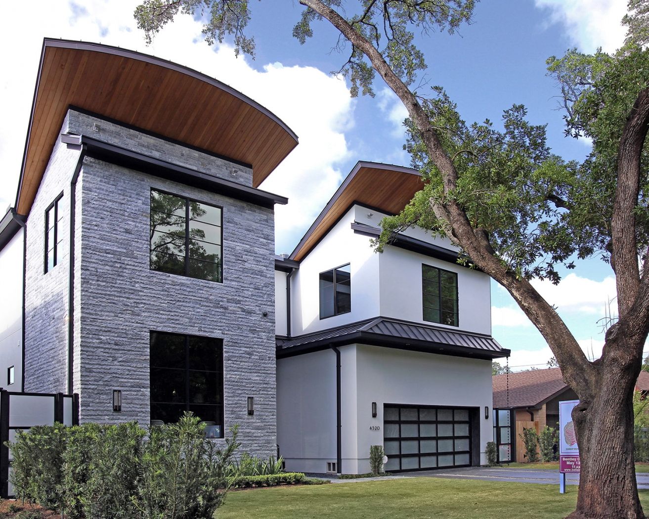 Bentley Custom Homes,77401