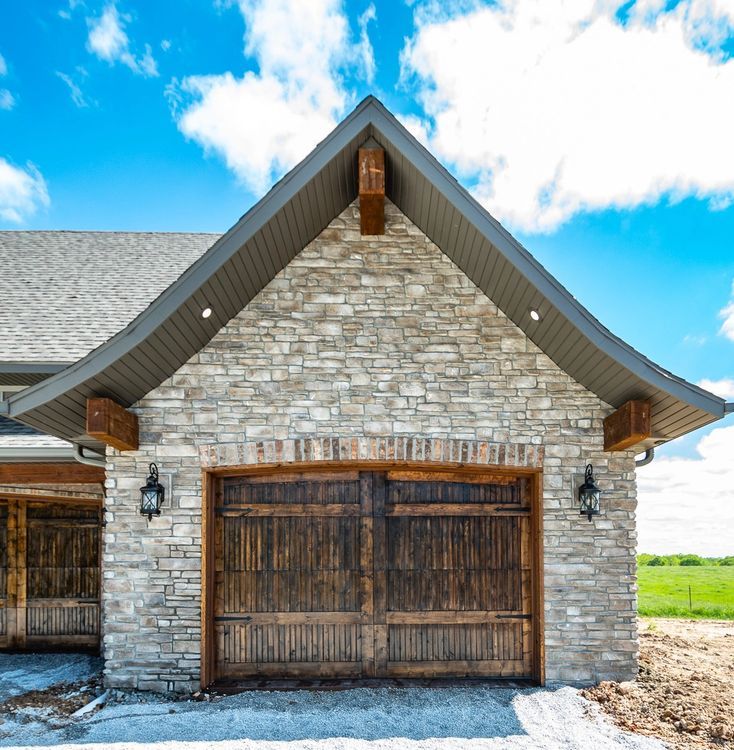 Bewley Custom Homes,65714
