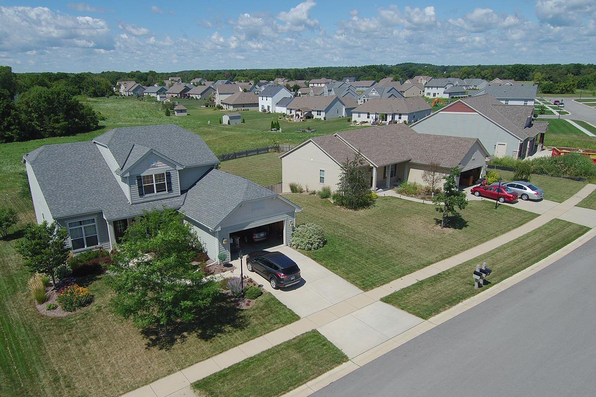 Lake Bluff Neighborhood
