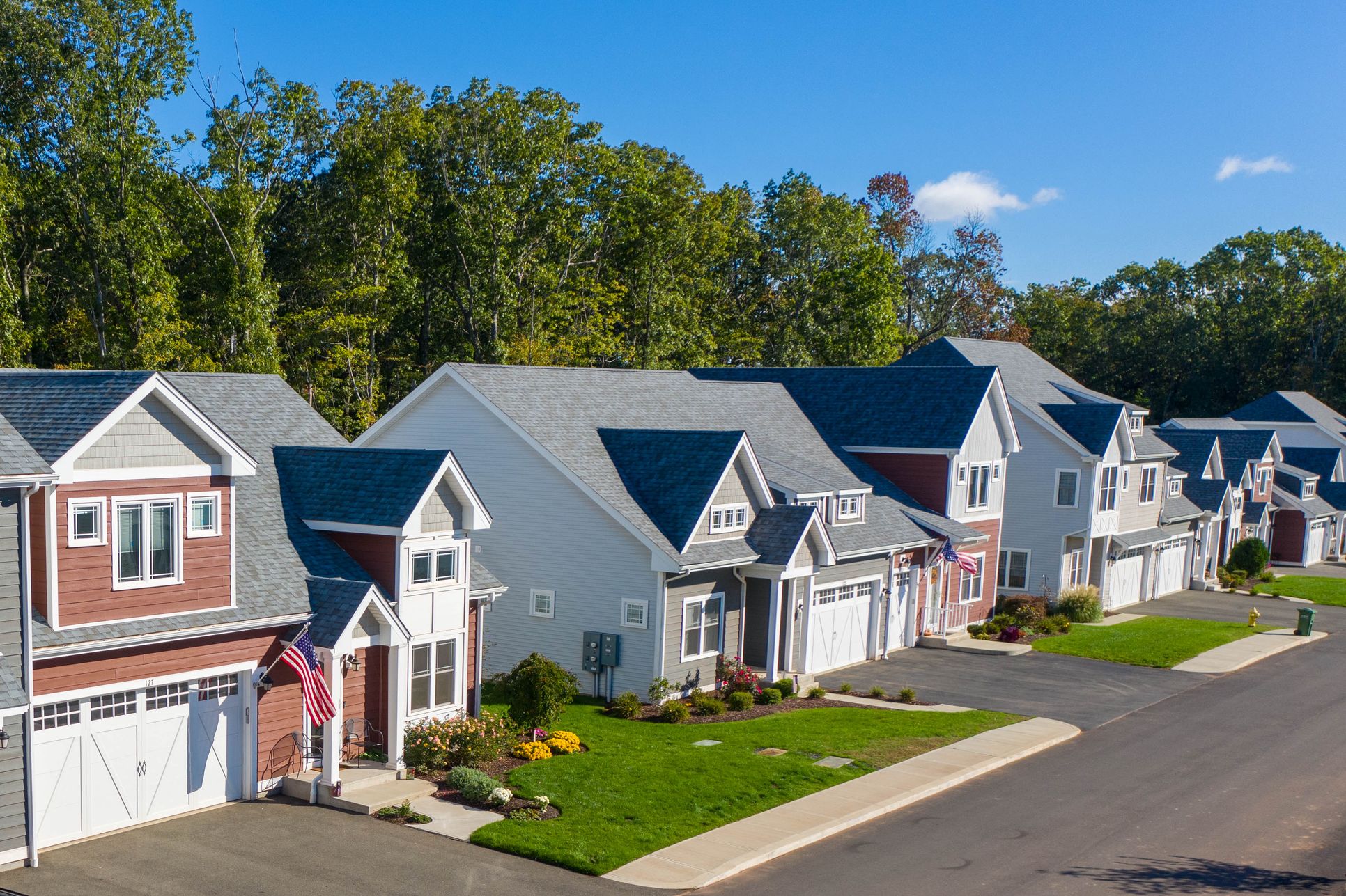 Pierpont Hill Streetscape:View of Mulholland Way